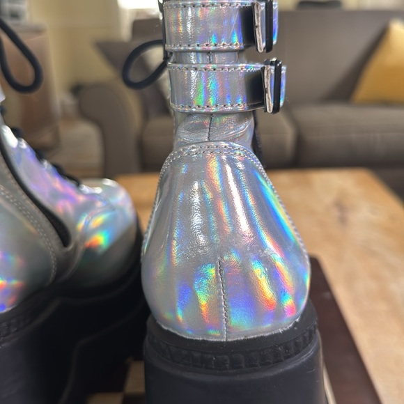 Demonia Shaker platform boot. Hologram silver. - Picture 5 of 7